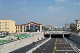 西安市阎良区胜利街与咸铜候西铁路立交桥建设项目正式通车投用图片
