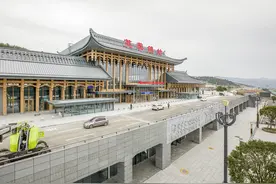 北京至凤凰古城8小时！“湘西最美高铁”正式运营图片