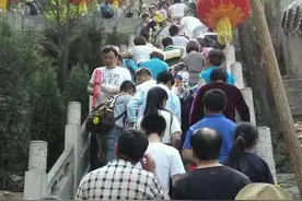 五一假期出行都是公务员、事业编、国企，这个梗怎么破？图片