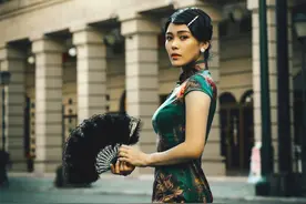 吕良伟侄女穿旗袍秀身材！凹凸有致曲线完美，29岁改名回内地发展图片