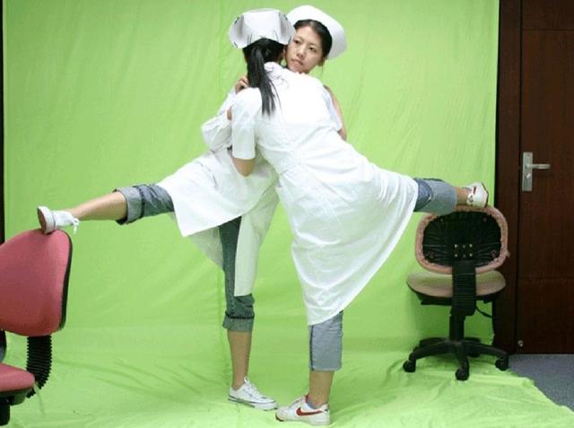 土味十足的格斗游戏《东东不死传说》，却得到国际游戏组织的认可