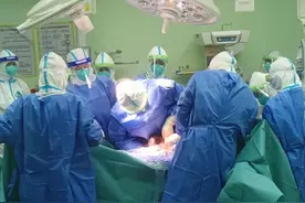 广州首例！新冠孕妇剖宫产顺利分娩，母女均安图片