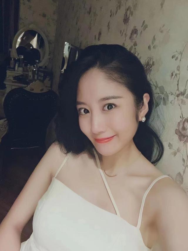 花店女老板8分26秒视频曝光，看看美女海王是如何pua小男生的？