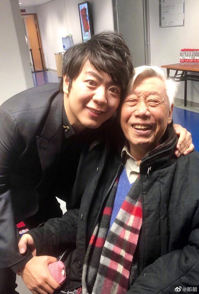 郎朗：3岁学钢琴，17岁成名，同刘亦菲传过绯闻，终娶小12岁娇妻
