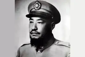 兰州战役后，彭德怀发现个怪事：马家军团长以上军官咋都不见了？图片