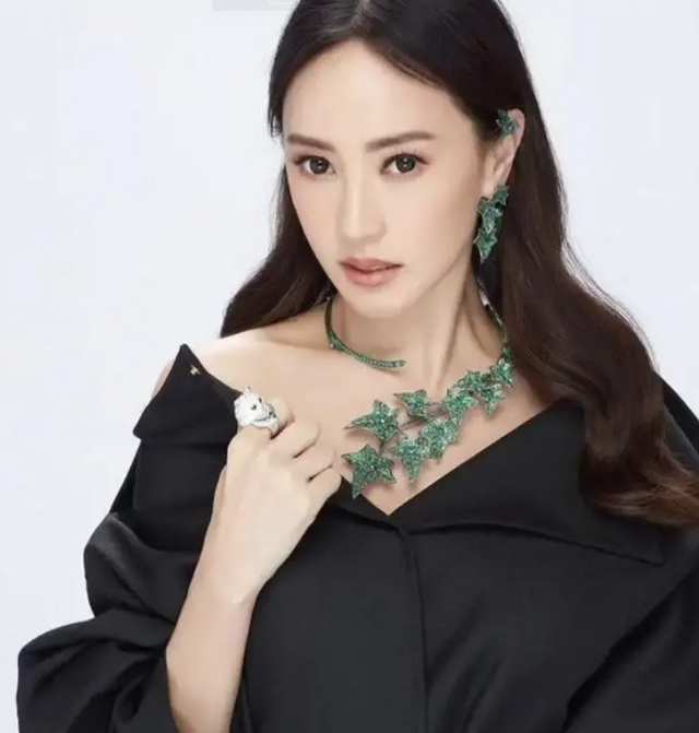 表面是艺人，实际是富家千金的7位女星，她们最不怕的就是潜规则