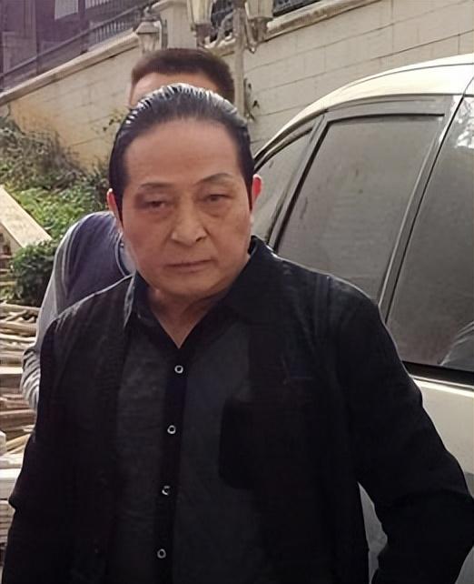 大师王林为多位女明星“床上开光” 让她们洗干净身体，在身上画符