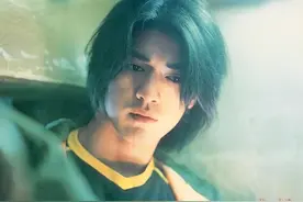 长发不是女生专利，这三个男星留起长发，非但不娘反而帅气逼人图片