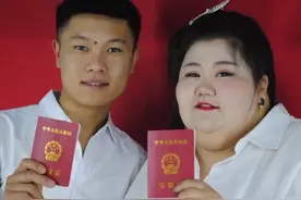 河北小伙爱上300斤胖妹，恋爱10年胖了180斤，因太胖被造谣已去世图片