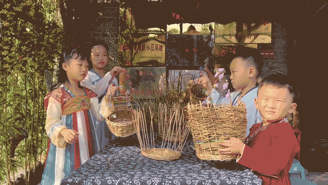 �����ȹ���ڡ�ϲӭ��ʮ�󡱡�����������ʽ��������࣬�����˲�ͣ��