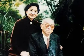 2000年赵一荻去世，临终前的一句遗言，让张学良泪流满面！图片