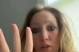 笑不活了！外国小姐姐喝了中国减肥通便饮料，在超市闹出大洋相图片