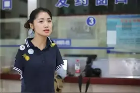 陕西女孩9岁失去双臂，乞讨都端不起碗，最后凭双脚逆袭成老板图片