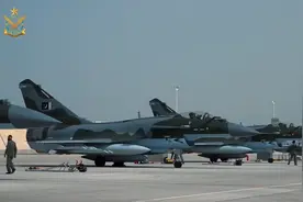 巴铁歼-10CE回娘家，机头的数字说明新情况，歼20的安排是个遗憾图片