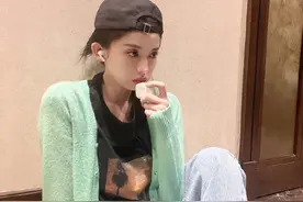 掌握了娜扎周雨彤的温柔秘籍，春天约会就这么穿图片