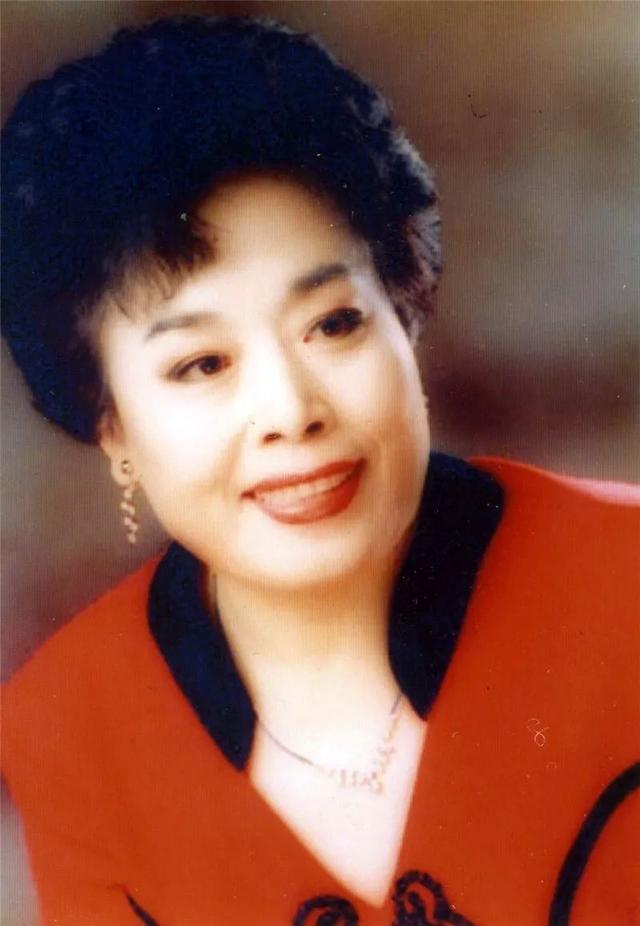 被遗忘的15位老歌唱家今昔照,个个歌红人不红,如今多半已经去世