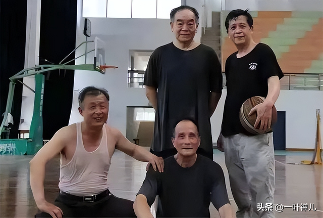 72岁肿瘤专家：赴美抗癌两年离世，临终前的2个“后悔”引人深思