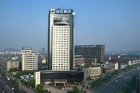 中国光伏产业出现“新玩家”：71岁江苏江阴富豪，手握700亿订单图片