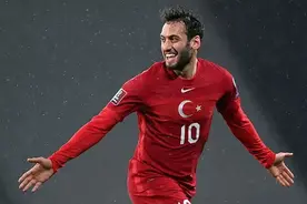 恰尔汗奥卢的采访激怒了国米，打算对他进行惩罚图片