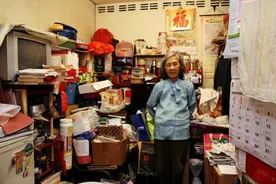 被遗忘的30万香港人：一家四口住7平米“老鼠窝”，在马桶边吃饭图片