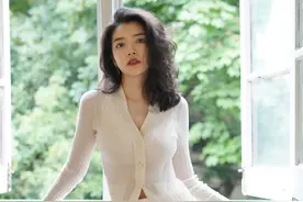 女人穿“杏色”才是真优雅，瞧瞧三木博主这样穿，美得优雅又迷人图片