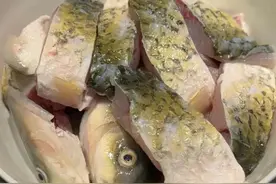 无论腌什么鱼，千万不要放盐或料酒腌制，大厨教你一招，鲜嫩美味图片