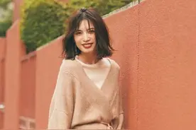 这才是中年女人必备的“春夏裙”！减龄还显瘦，前提是要穿对图片