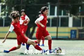 贵州省大方县元宝小学女子足球队：绿茵场上的大梦想图片
