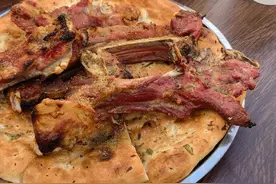 自驾游吐鲁番一定要尝一下这里的烤羊肉图片