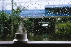 卧室墙面发霉变黑，千万别再睡了，教你一招，轻松去除墙体霉斑图片