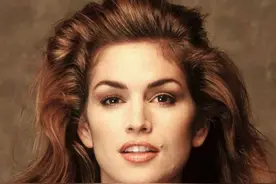 美到老的辛迪·克劳馥：和富豪老公相守23年，为叛逆的儿女伤脑筋图片