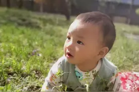 宝宝白天睡得好好的，一到晚上就哭闹不休——小儿夜啼图片