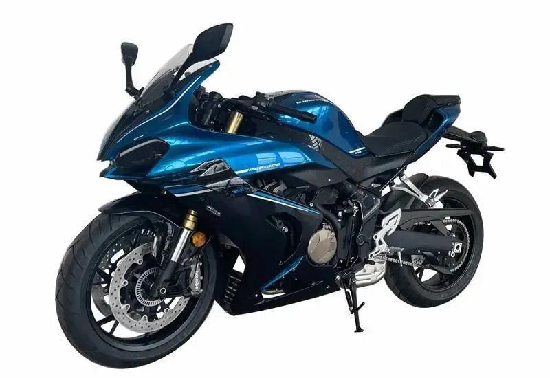 QJMOTOR 赛800再度曝光，四透镜大灯很抢眼！8825|小老婆汽機車資訊網