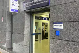 南宁出入境接待大厅迎来申办出（国）境证件高峰图片