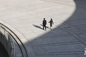 半生已过，学会沉默图片