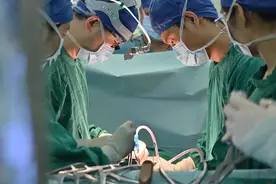 极罕见恶性脊柱肿瘤青年“闯关记”图片
