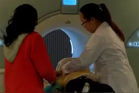 儿媳结婚10年不孕，婆婆让喝2年偏方生下双胞胎，3岁还不会说话图片