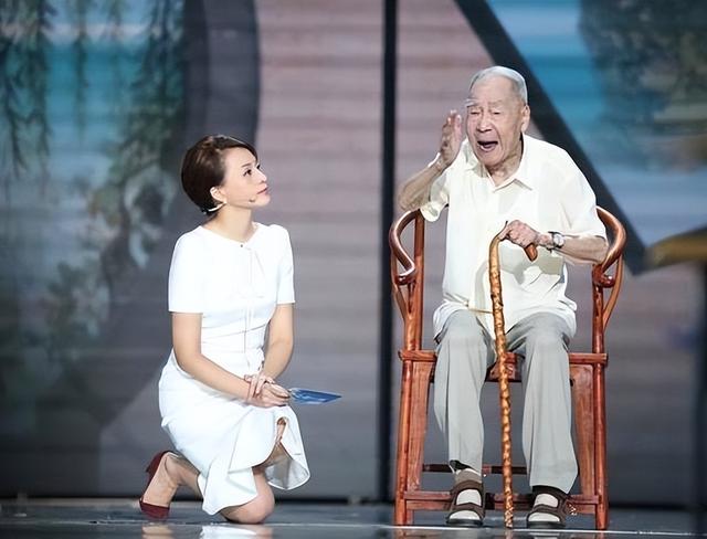 不是不报，只是时候未到，节目下跪，杜海涛的报应也来了！