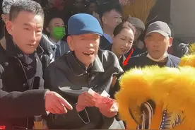 90岁被儿子架着走穴，杨少华的现状，揭露了人生最大的悲哀图片