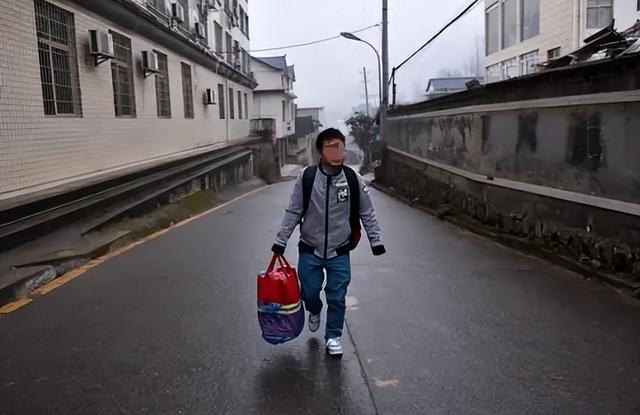 17岁少女被18岁男侵犯，遗言是：我下面真的很痛，求你别再碰我