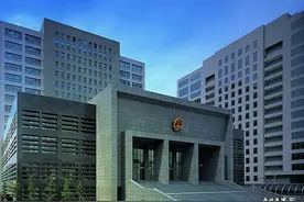 劳动合同期满了，哪些情况可以要求补偿，什么时候可以要求续签？图片