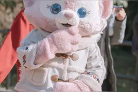 玲娜贝儿不仅仅是迪士尼顶流，也是成年人世界中的童话图片