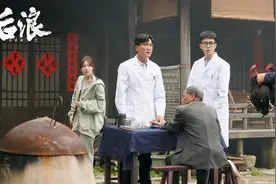 号脉能“摸”出老丈人偷吃冰淇淋？瓦片+童子尿能治瘫痪？接受本报采访，冰城中医人“点评”《后浪》图片