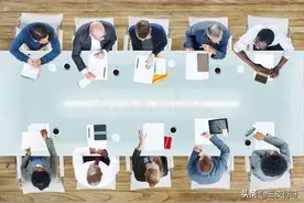 领导表面一套，背后一套，怎么办图片