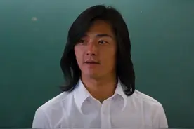 陈浩南当老师，被学生嘲笑长毛怪，肥尸看到纹身立刻怂了图片