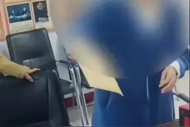 家长爆料辽宁一小学班主任多次收礼，校长：已处罚老师并归还现金，建议孩子转班图片