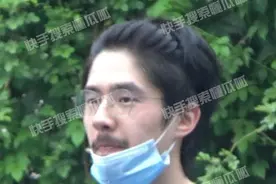刘昊然打篮球视频曝光 戴发箍胡子浓密造型太随性图片