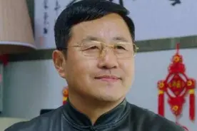 王小宝：和原配离婚后，再婚娶小19岁的妻子，成人生赢家图片