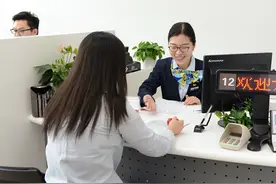 钱都存在银行，是人傻还是大智慧？内行人：吃过亏就懂了！图片