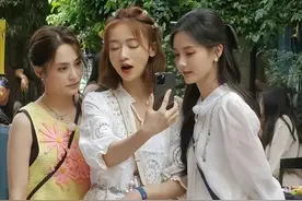 《浪姐》团综生图，41岁阿娇穿吊带似少女，王心凌短裤秀长腿图片